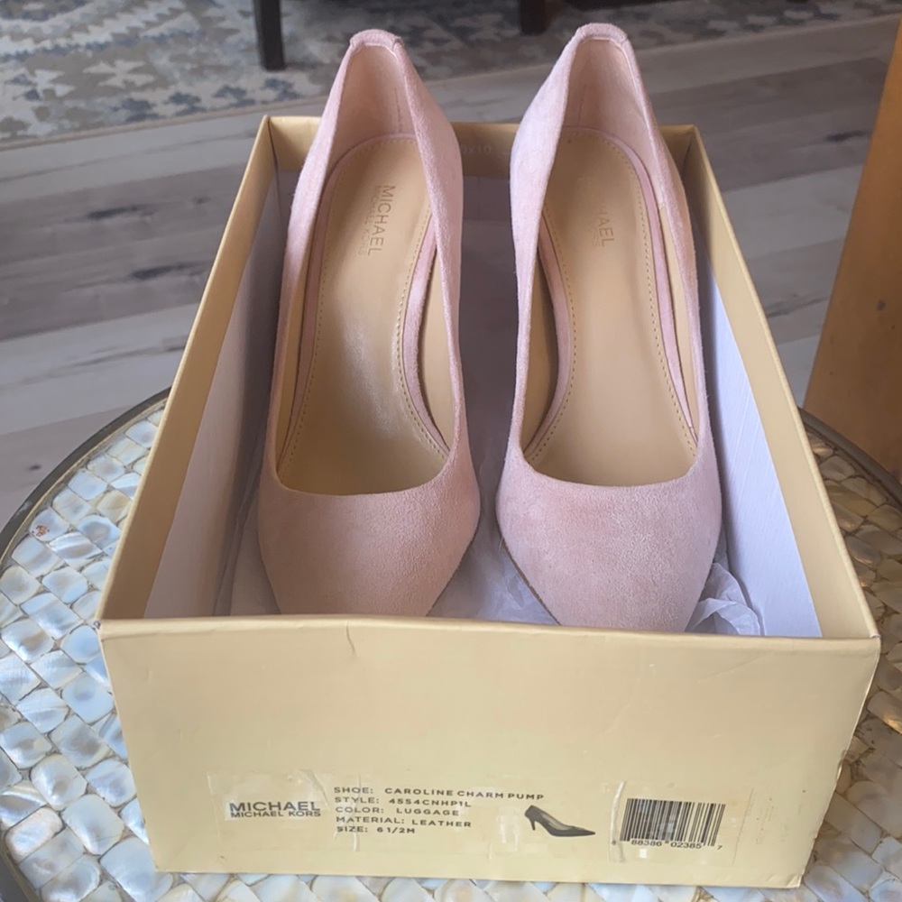 Brand New Michael Kors, never worn size is 6.5